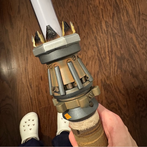 Rey Skywalker Legacy LIGHTSABER Hilt - Star Wars: Galaxy's Edge - Picture 5 of 17